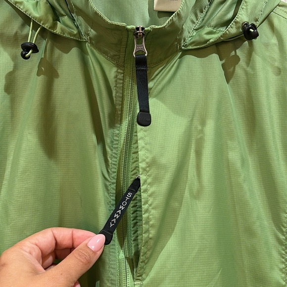 Woman’s L.L. Bean Rain Jacket O BUX3. Hooded, Nylon, lightweight. EUC! - Picture 9 of 10